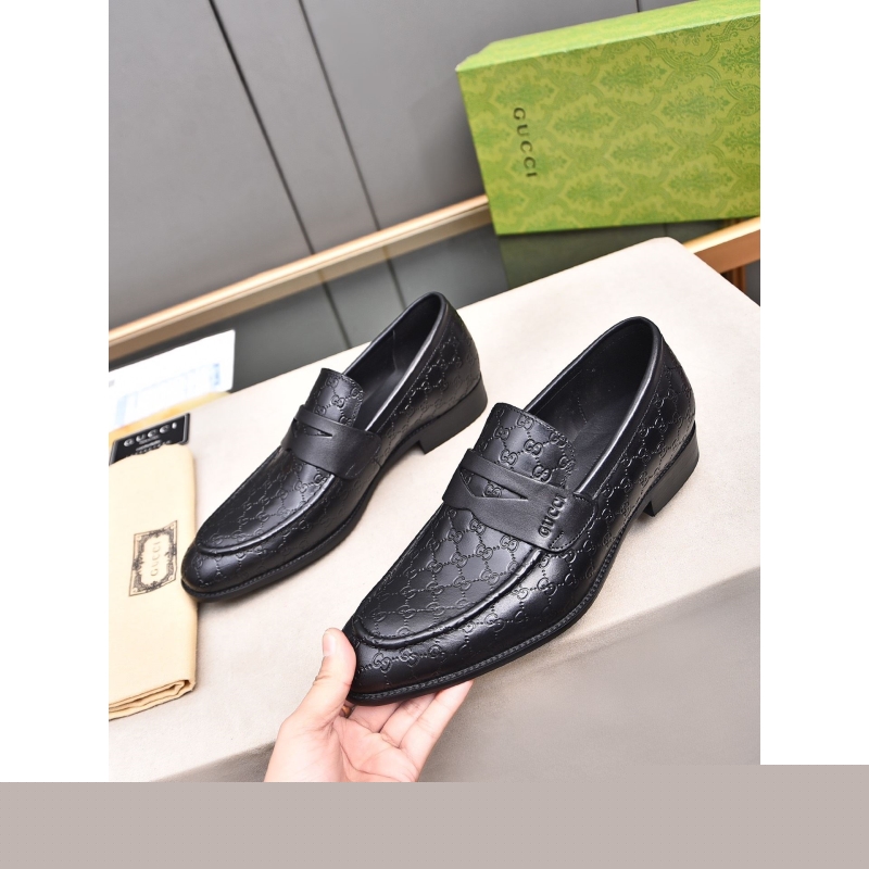 G*u*i leather shoes